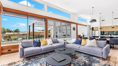 JACORU ON 3 - THE VINTAGE HOLIDAY HOUSES