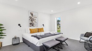 5 bedrooms, free WiFi, bed sheets - JACORU ON 3 - THE VINTAGE HOLIDAY HOUSES (Rothbury)