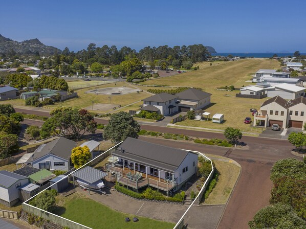 Exterior - Harbour View Haven - Pauanui Holiday Home (Pauanui)