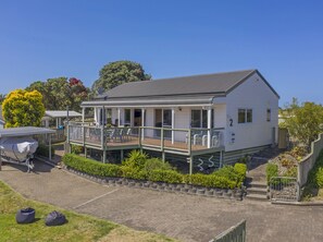 Exterior - Harbour View Haven - Pauanui Holiday Home (Pauanui)