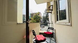 Standard Studio | Balcony - Olive Service Apartments - DLF Cyber City (Gurugram)