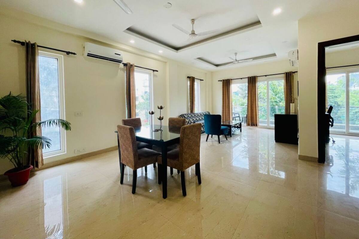 Superior Apartment, 1 Bedroom | 客廳 | 180 厘米LED 電視連衛星電視頻道、電視