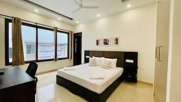 1 bedroom, Egyptian cotton sheets, premium bedding, in-room safe