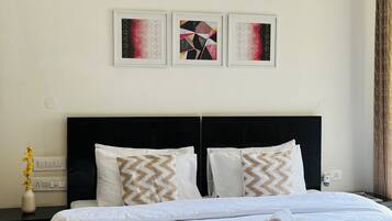 Standard Studio | 1 bedroom, Egyptian cotton sheets, premium bedding, in-room safe