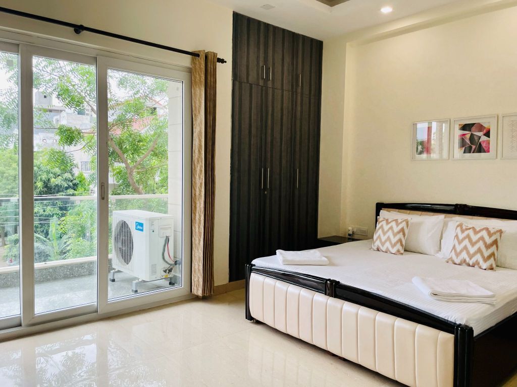 Standard Apartment, 1 Bedroom | Egyptian cotton sheets, premium bedding, in-room safe