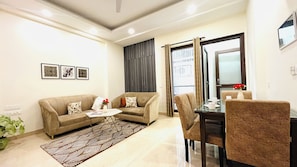 Standard Apartment, 2 Bedrooms | Bathroom | Shower, rainfall showerhead, free toiletries, bidet