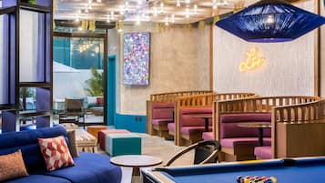 2 bares o lounges, bar de tapas, bar deportivo