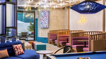 2 bars/lounges, tapas bar, sports bar