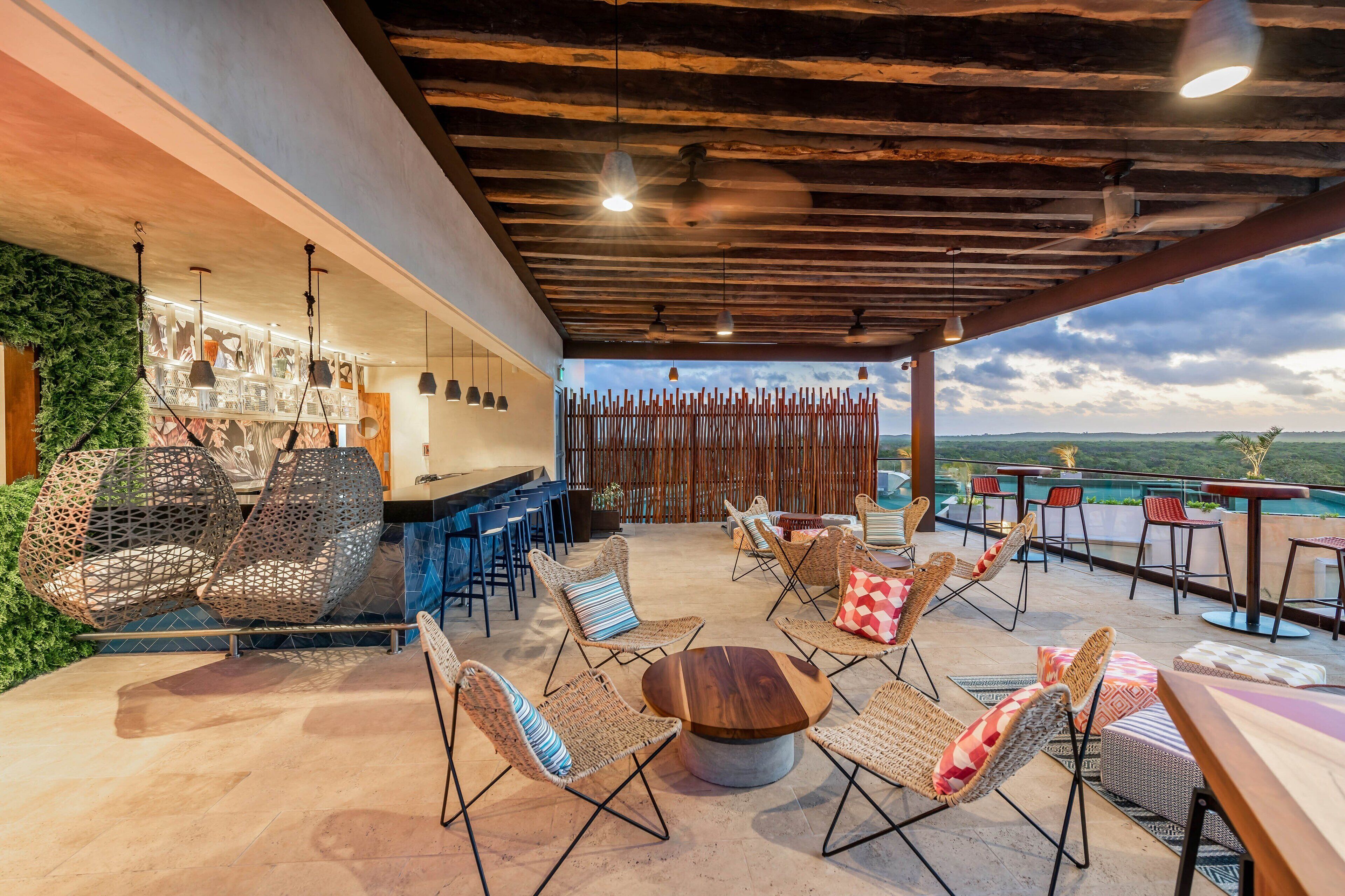 2 restaurants, breakfast served