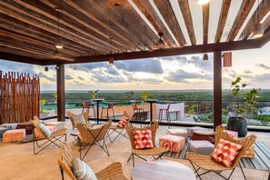 2 restaurantes; se sirven desayunos 