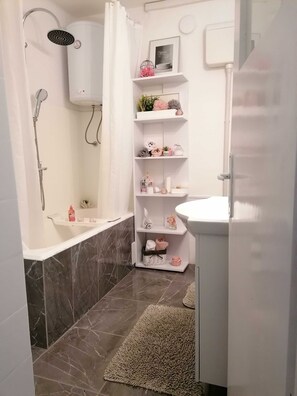 Apartment (Two Bedroom Apartment with Balcony) | Bathroom | Bathtub, hair dryer, towels