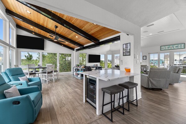 TV - 1370 - Huskers Haven, 4-bed 2.5-bath Corolla, NC, private pool, hot tub (Corolla)