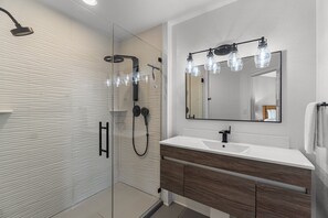 Douche, serviettes fournies