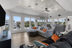 TV - 1370 - Huskers Haven, 4-bed 2.5-bath Corolla, NC, private pool, hot tub (Corolla)