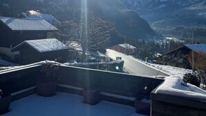 A snow-covered mountain landscape with a clear sky. - Chalet Mélèze Vallée de Chamonix (Servoz)