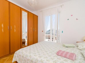 Dubbelrum (Double Room with External Private Bat) | 2 sovrum, strykjärn/strykbräda, gratis wi-fi och sängkläder