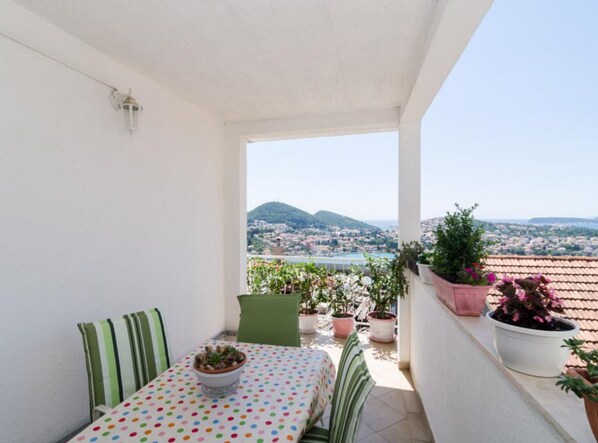 Double Room (Double Room with External Private Bat) | Exterior