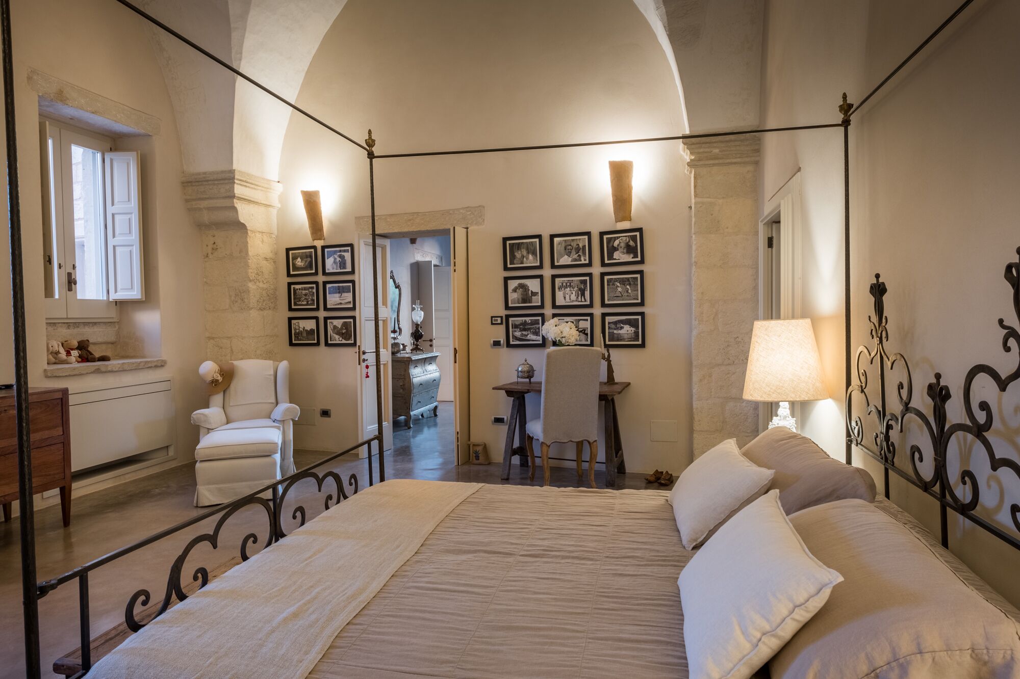 6 Schlafzimmer, Schreibtisch, Bügeleisen/Bügelbrett, Reisekinderbett