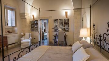 6 camere, una scrivania, ferro/asse da stiro, culla da viaggio