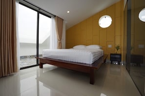 Deluxe Double Room | Minibar, individually furnished, desk, soundproofing
