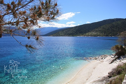 Villa Ianthi, Stamoulis villas at the heart of the island