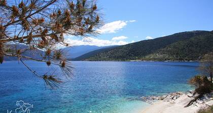 Villa Ianthi, Stamoulis villas at the heart of the island