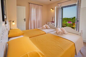 2 bedrooms, in-room safe, iron/ironing board, travel crib - Villa Ianthi, Stamoulis villas at the heart of the island (Kefalonia)