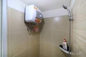 Lejlighed - 2 soveværelser | Badeværelse | Bruser