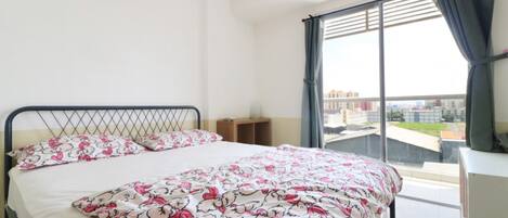 Studio | Desk, free WiFi