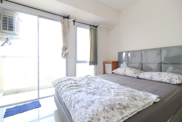 Apartment, 2 Bedrooms | Desk, free WiFi