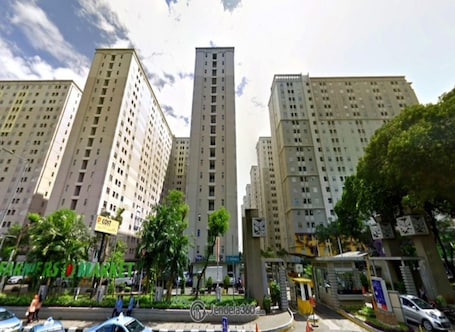 Front of property. Sewaunitkalcit