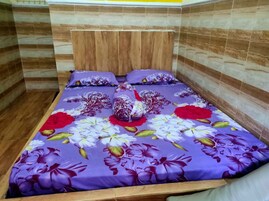 Standard Room | Desk, free WiFi, bed sheets