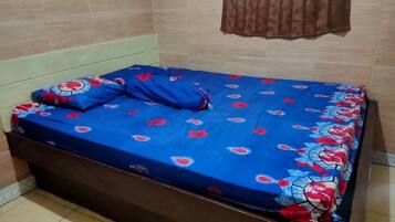 Economy Room | Desk, free WiFi, bed sheets