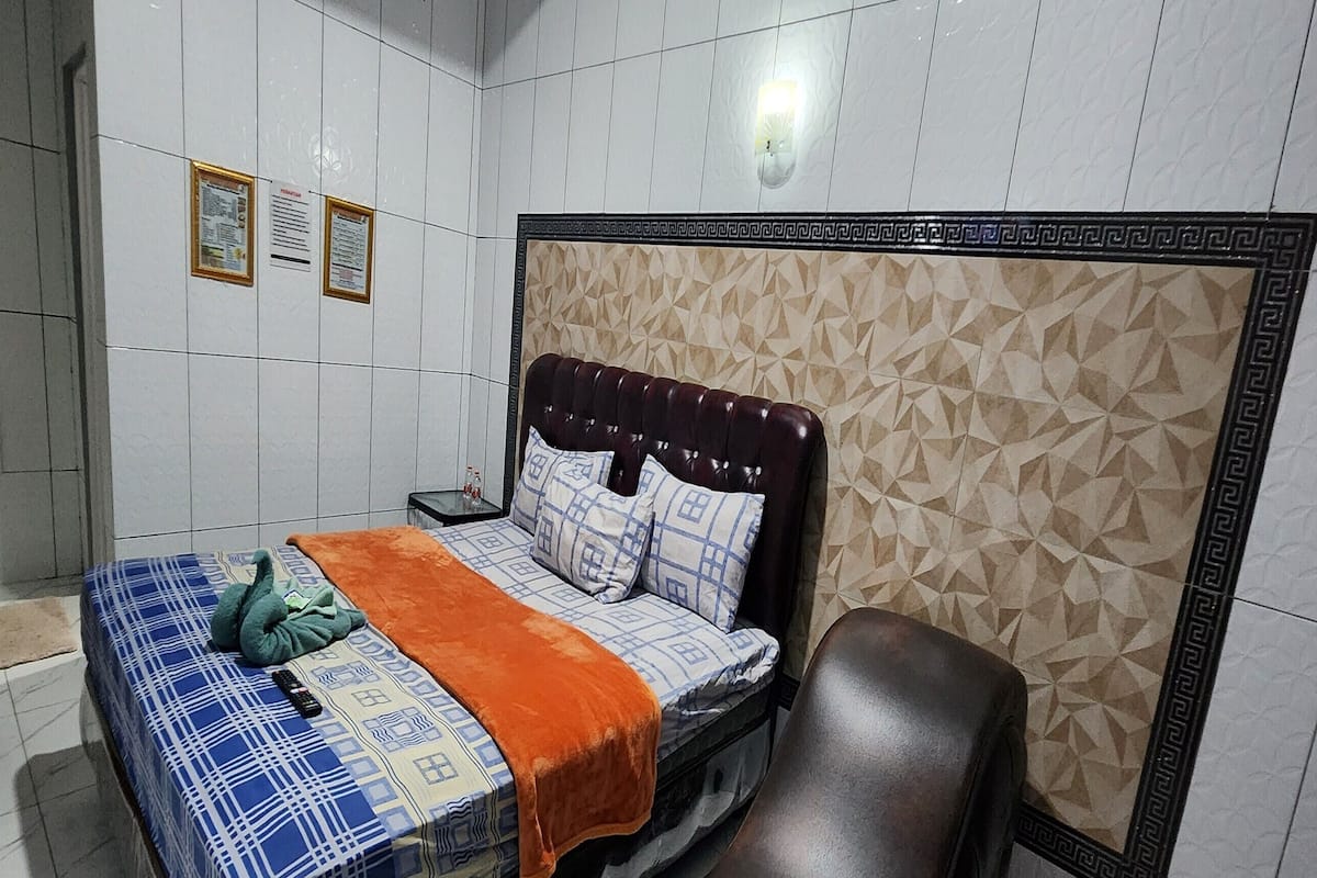 Habitación romántica | Escritorio, wifi gratis y ropa de cama