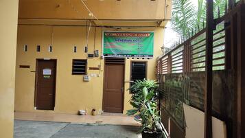 Pintu masuk properti