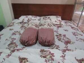 Family Room | Desk, free WiFi - Griya Srikandi Female Syariah (Depok)