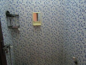 Economy Room | Bathroom shower - Griya Srikandi Female Syariah (Depok)