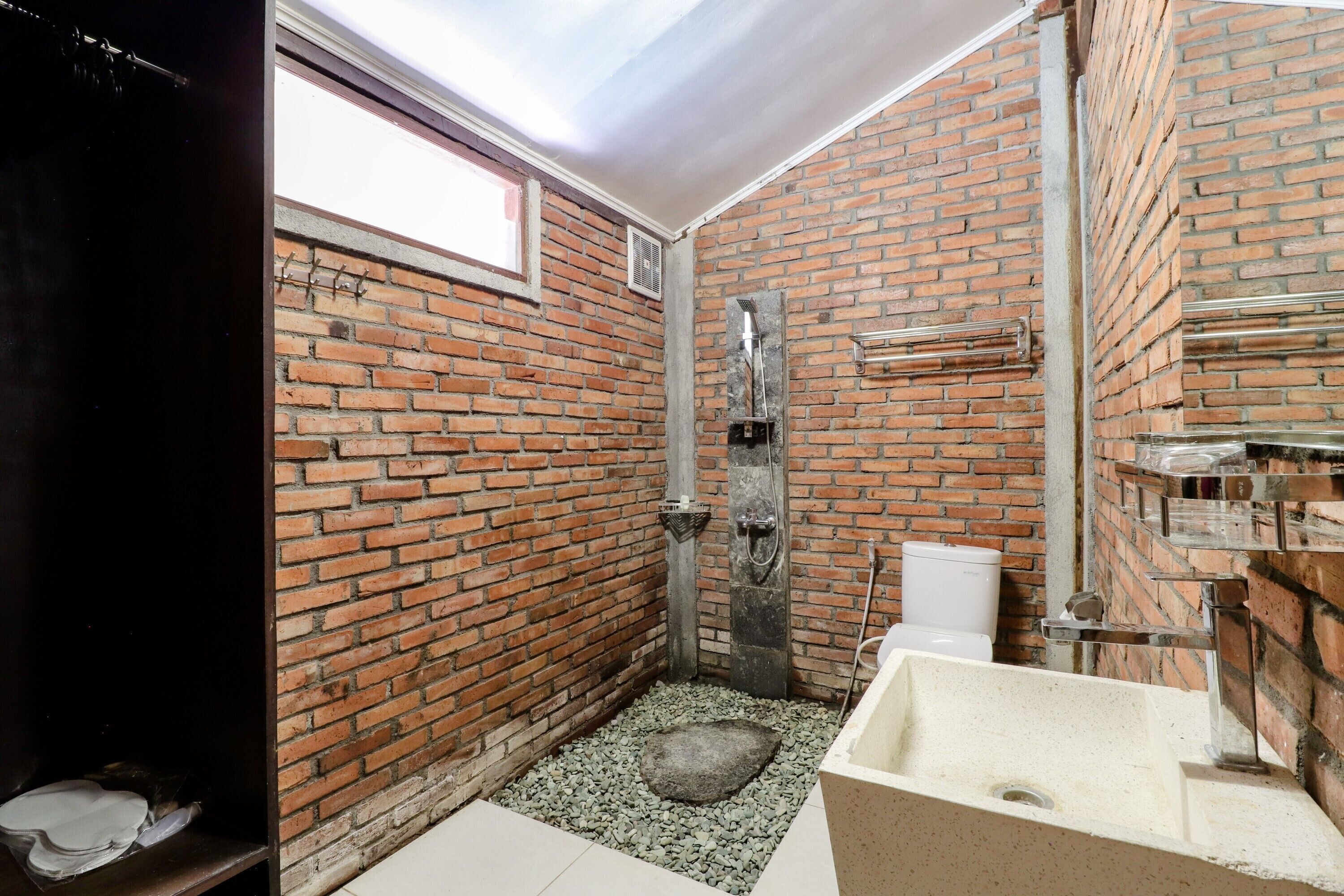 Kamar Superior | Kamar mandi | Shower, kloset,  dan handuk