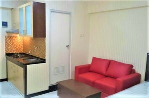 Room, 2 Bedrooms | Living room
