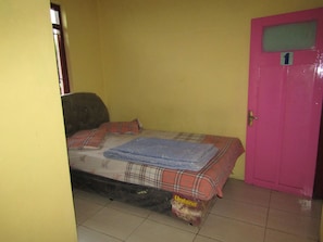 Standard Room | Free WiFi, bed sheets