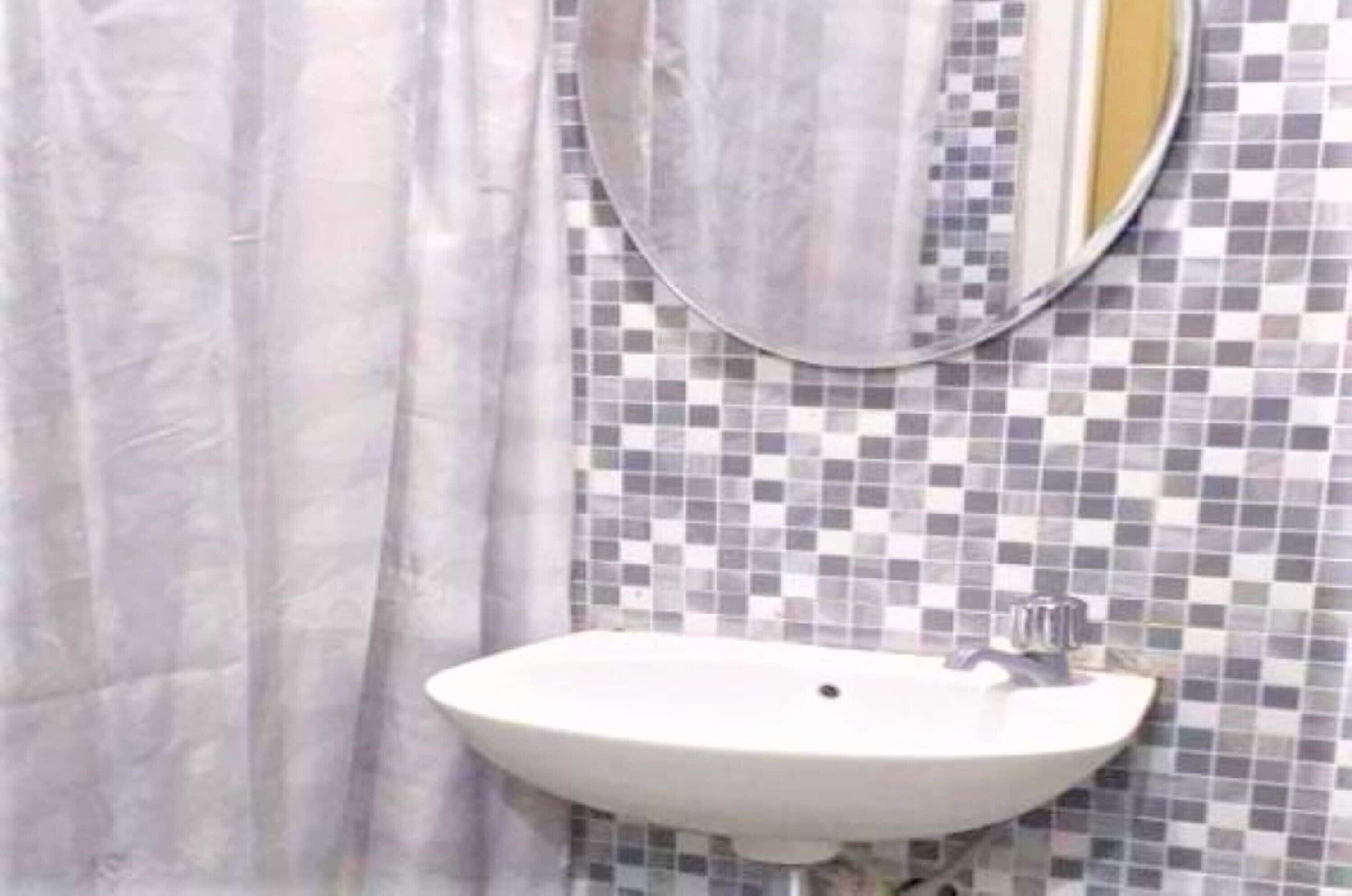 studio | bathroom | shower, free toiletries, hair dryer, slippers