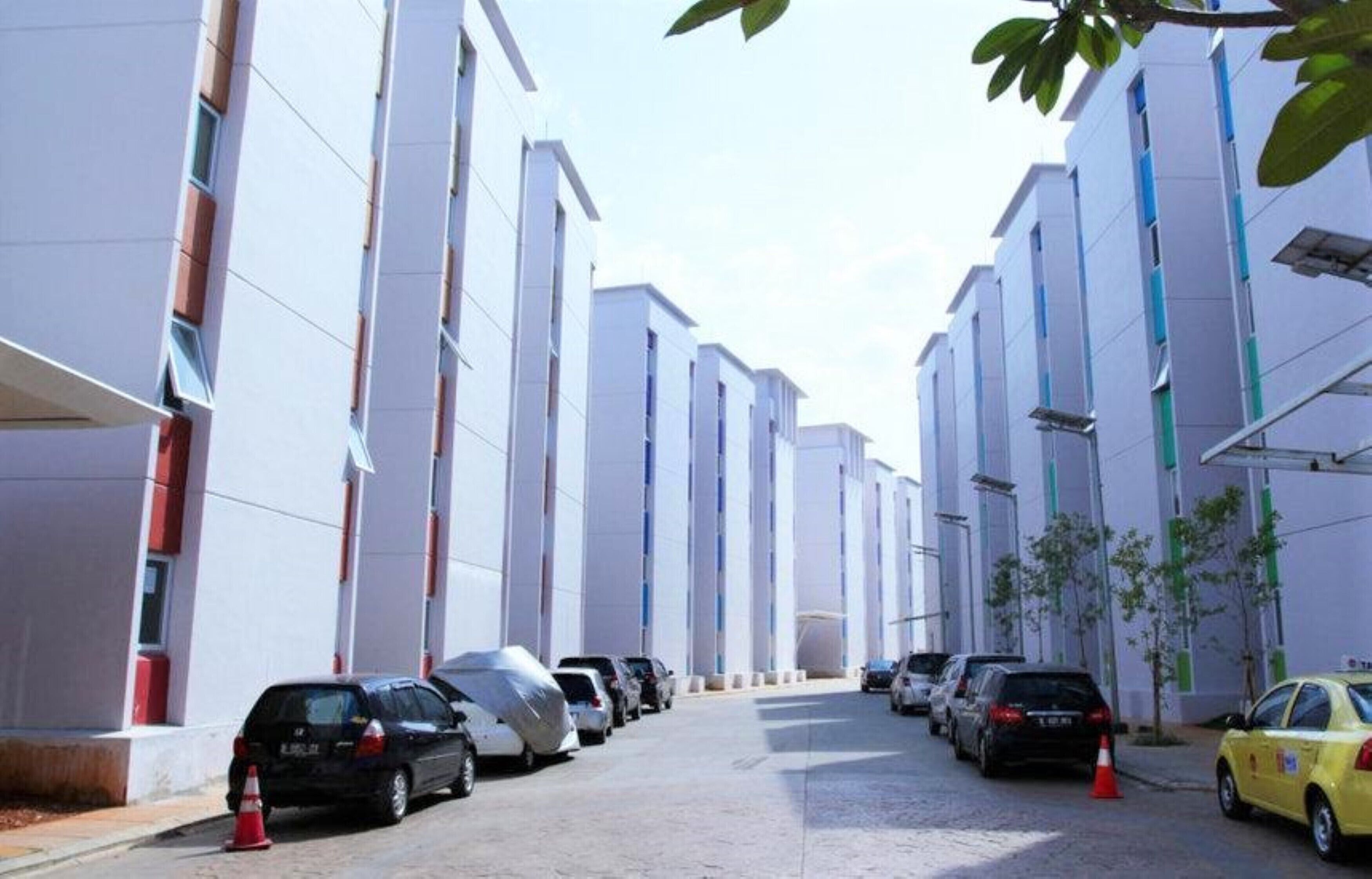 self-parking (surcharge) 4000 per day