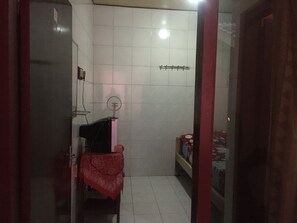 Quarto econômico | Escrivaninha