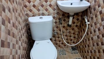 高級客房 | 浴室 | 淋浴設備、免費梳洗用品、提供毛巾