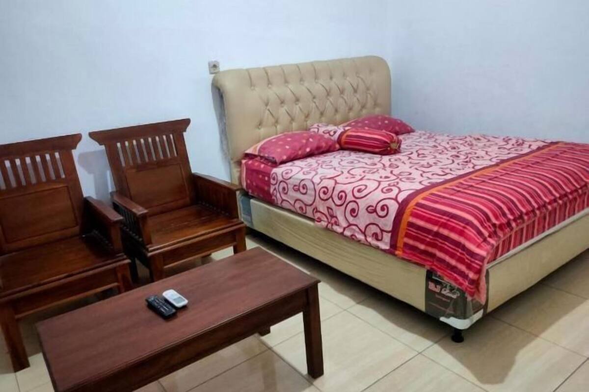 1 bedroom, desk, free WiFi, bed sheets