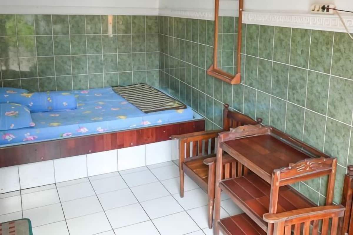 Escritorio, wifi gratis, ropa de cama