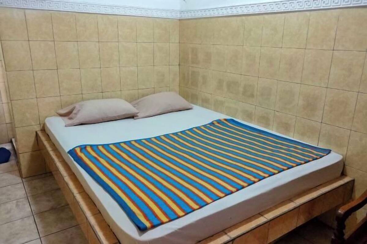 1 bedroom, desk, free WiFi, bed sheets