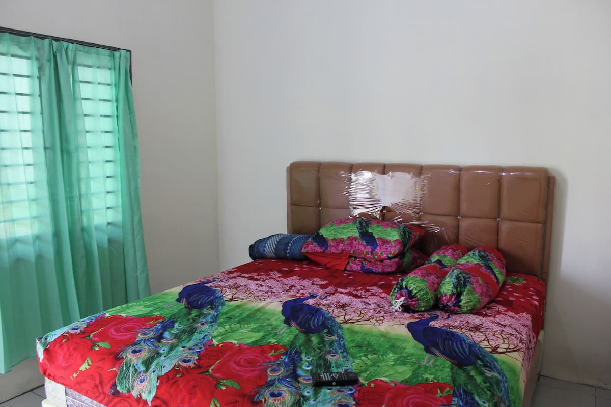 WiFi (free), bed sheets