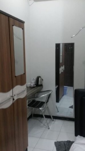 스탠다드룸 | 책상, 무료 WiFi