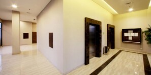 Elevator - Quade Stay at Serpong Greenview (South Tangerang)